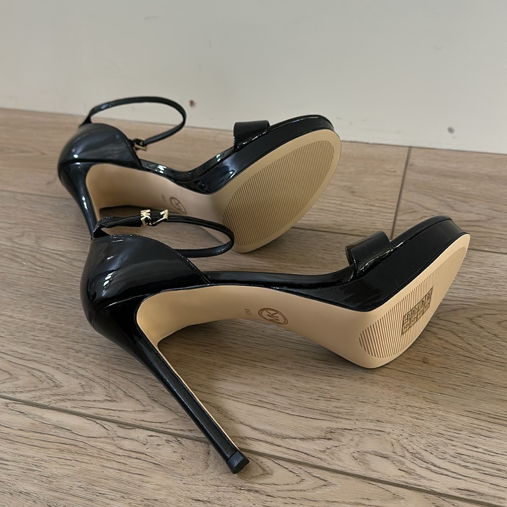 NWT Michael Kors Jordyn Patent Leather Platform Sandal - Picture 4 of 5